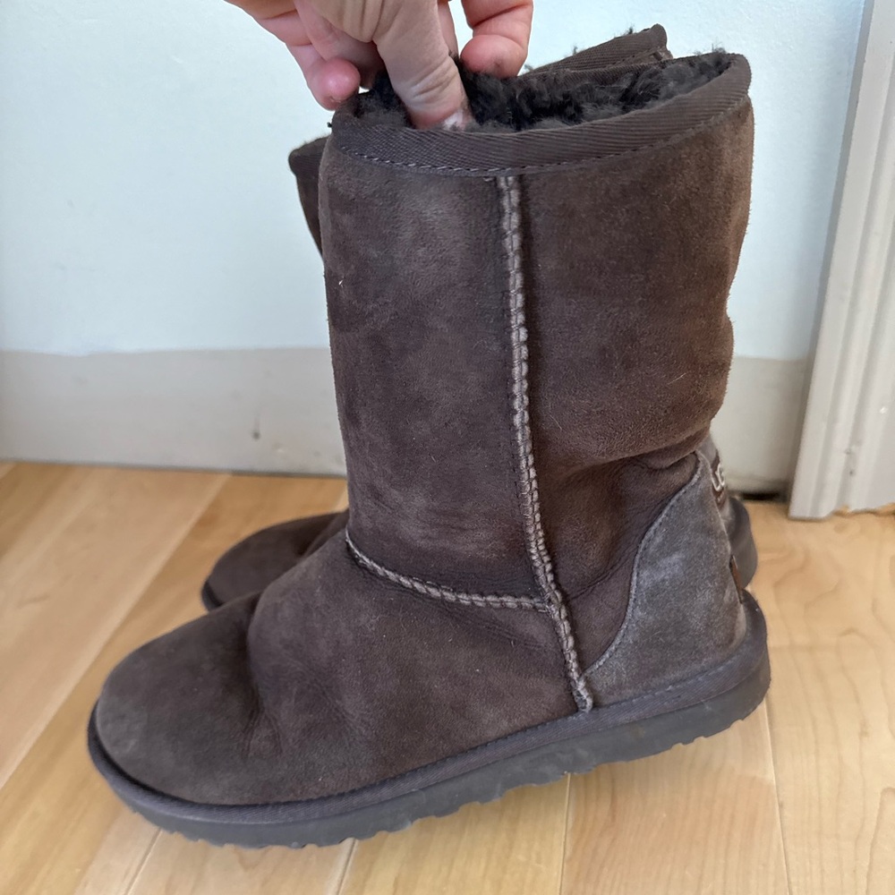 UGG Classic short boots in chocolate brown, women's size 7 - Picture 8 of 10
